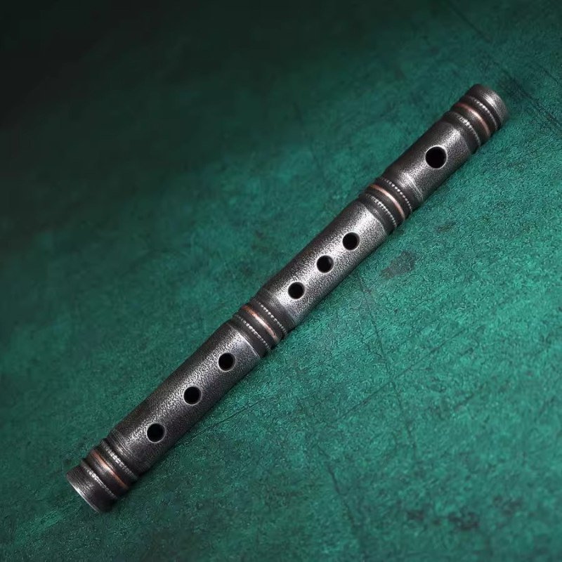 Musical Instrument That You Blow Into - Flûte transversale traditionnelle en cuivre faite