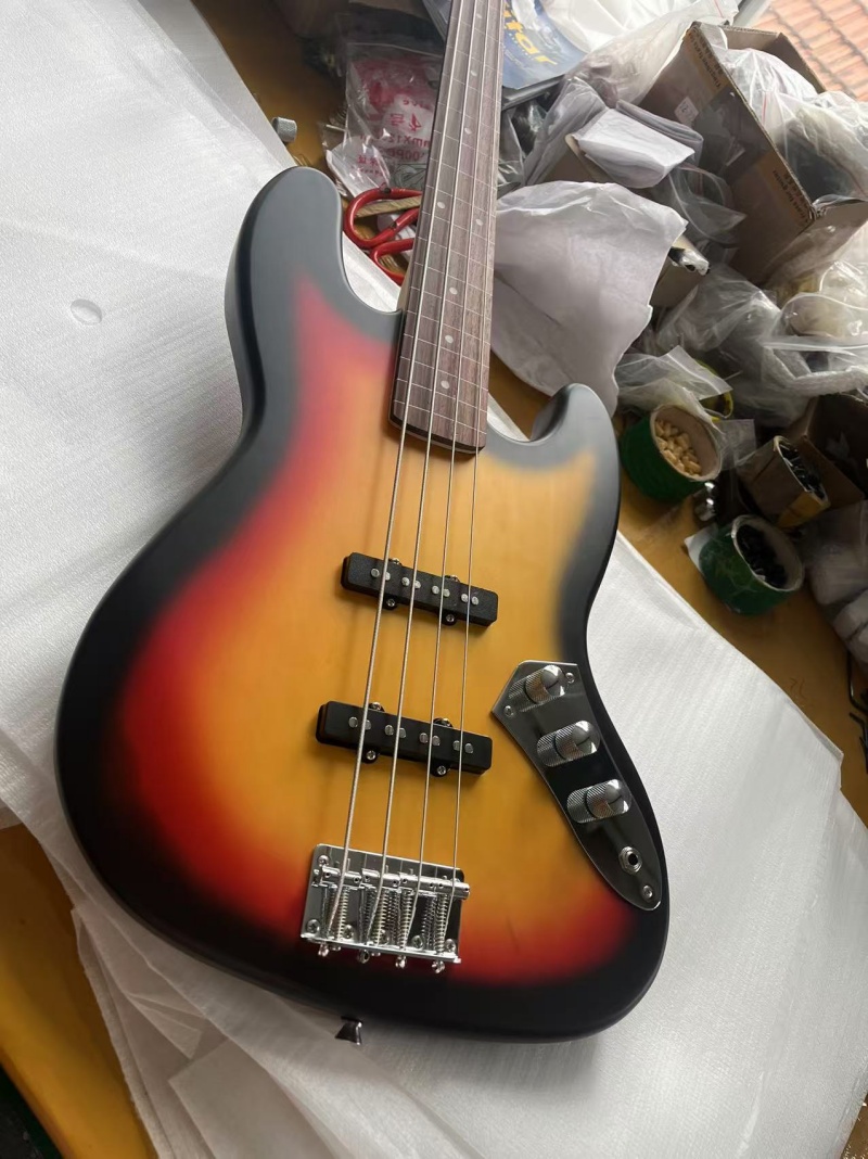 Bass Guitar Fretless - Basse électrique 4 cordes de haute