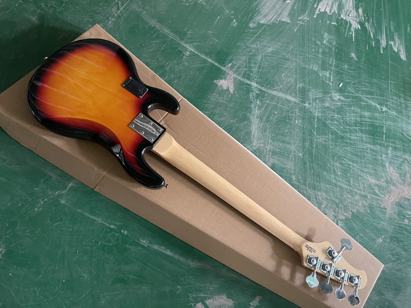 Guitare basse Sunset à 5 corde - Bass Guitar Fretless avis et prix