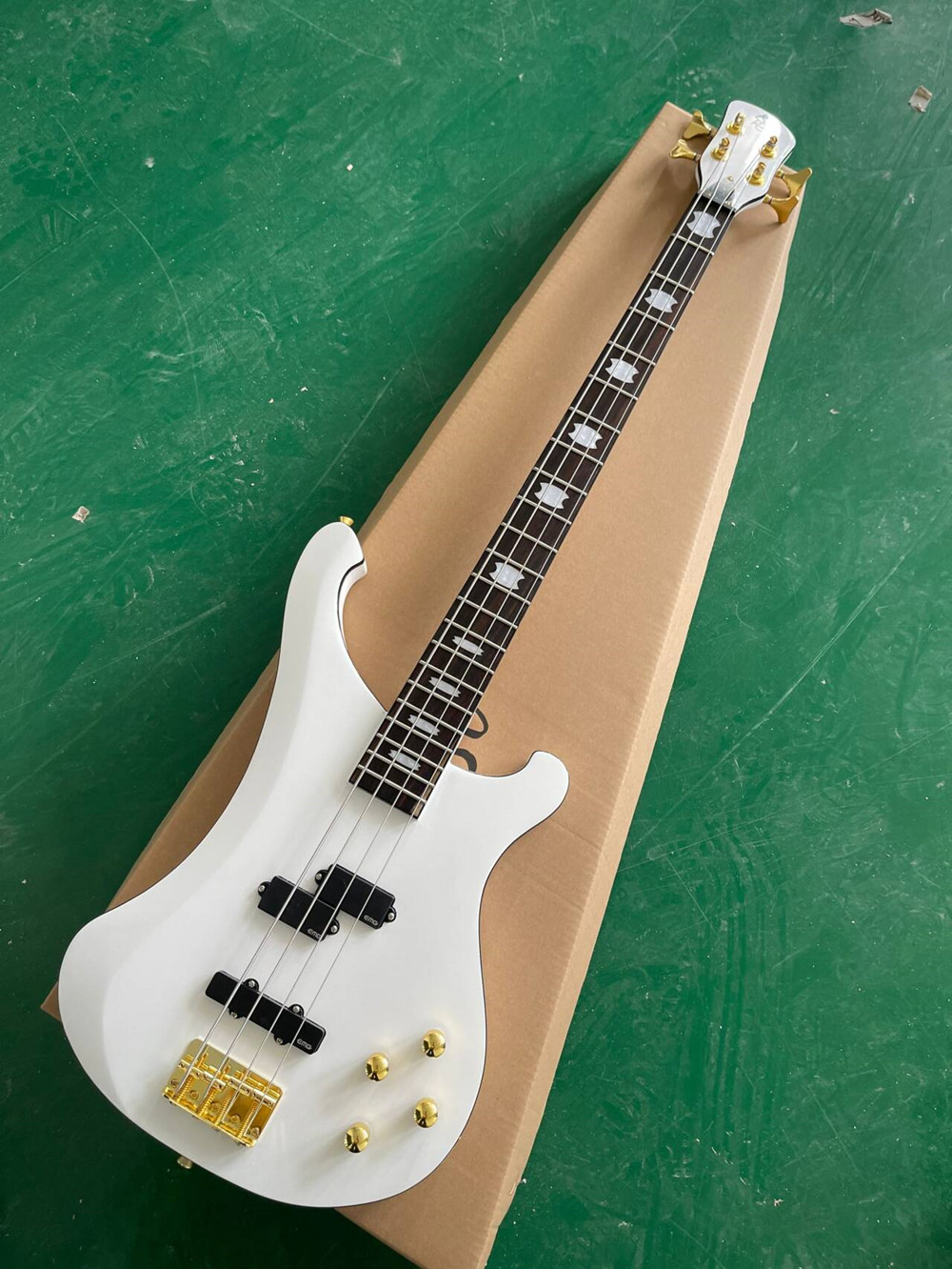 Guitare basse électrique blanc - Bass Guitar Fretless avis et prix