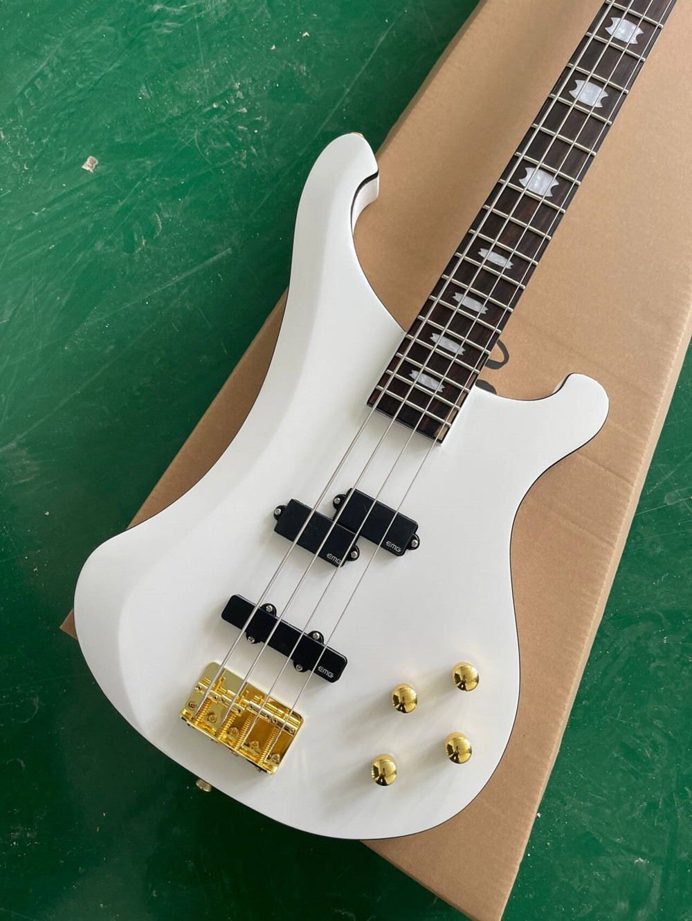 Guitare basse électrique blanc - Bass Guitar Fretless avis et prix