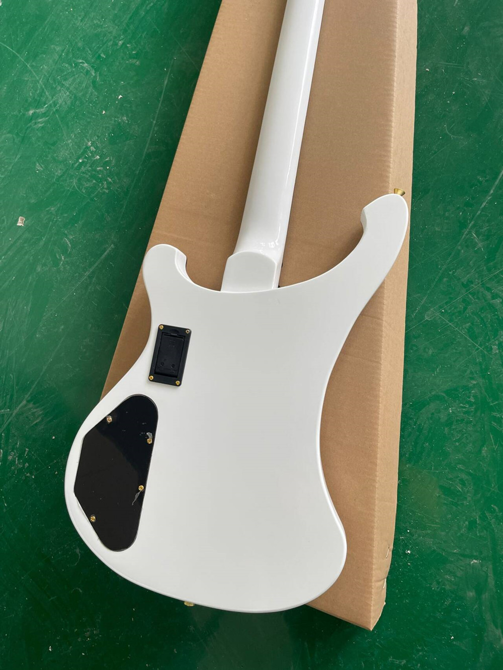 Guitare basse électrique blanc - Bass Guitar Fretless avis et prix